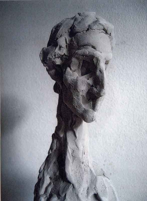 Membran / Clara Haskil 1 / Clara Haskil. Portrait. Pianistin. Kommunizierte Innerlichkeit. Modellierte Tonstudie. Steinzeugton. (c) Ruth Gossweiler